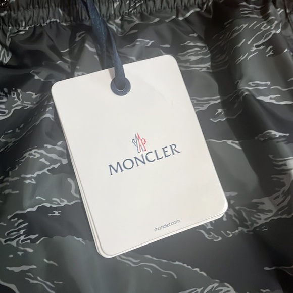 NEW MONCLER MEN SWIM TRUNKS SIZE XL $360 - Picture 3 of 8
